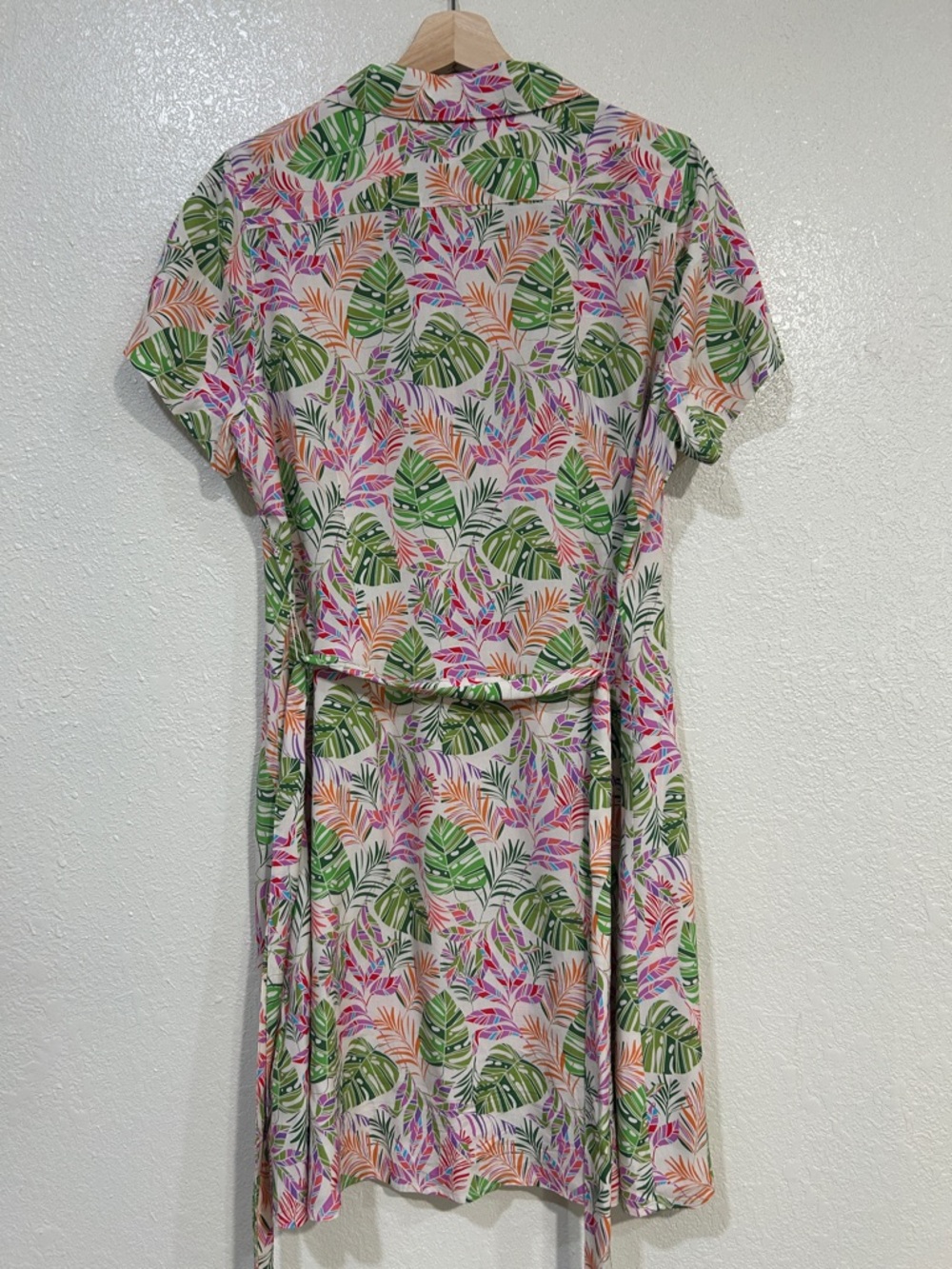 UNTUCKit Women’s JulieTropical Leaf Print Button Front Shirt Dress Sz 10 - Picture 3 of 13